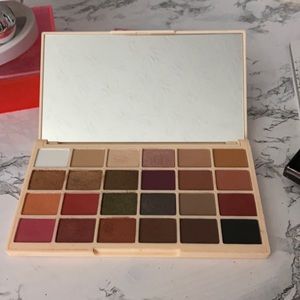 Makeup Revolution Sophx Palette